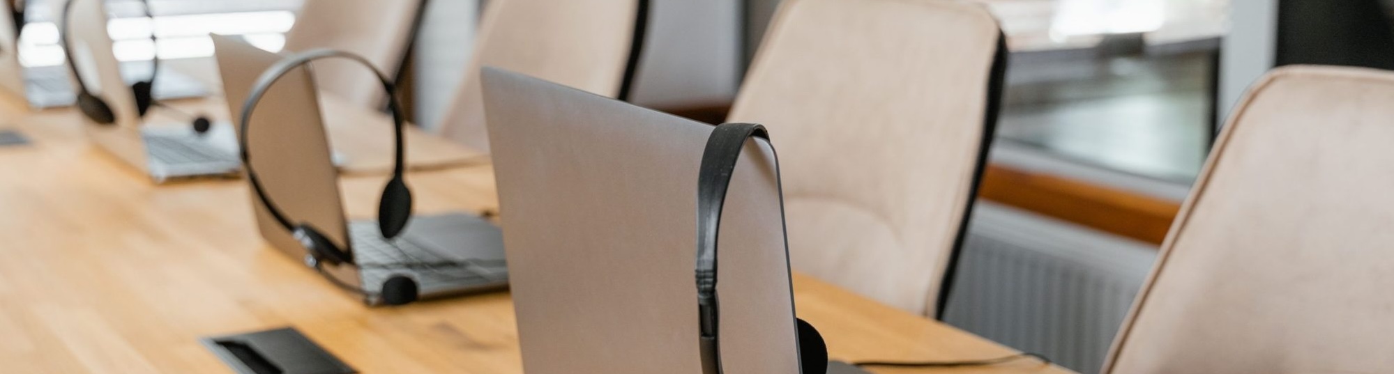 How to Choose a Hosted Telephony Provider: 7 Things UK Businesses Should Look For