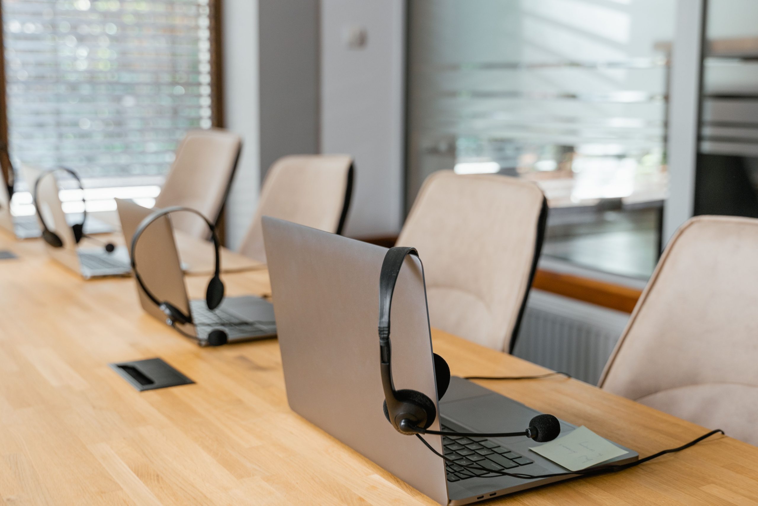 How to Choose a Hosted Telephony Provider: 7 Things UK Businesses Should Look For